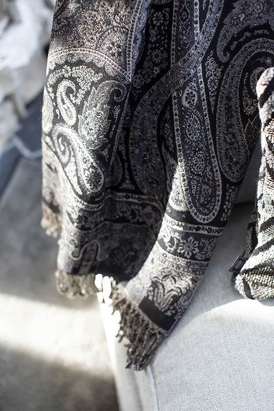 Eroz Pledd Paisley Mørk Grå