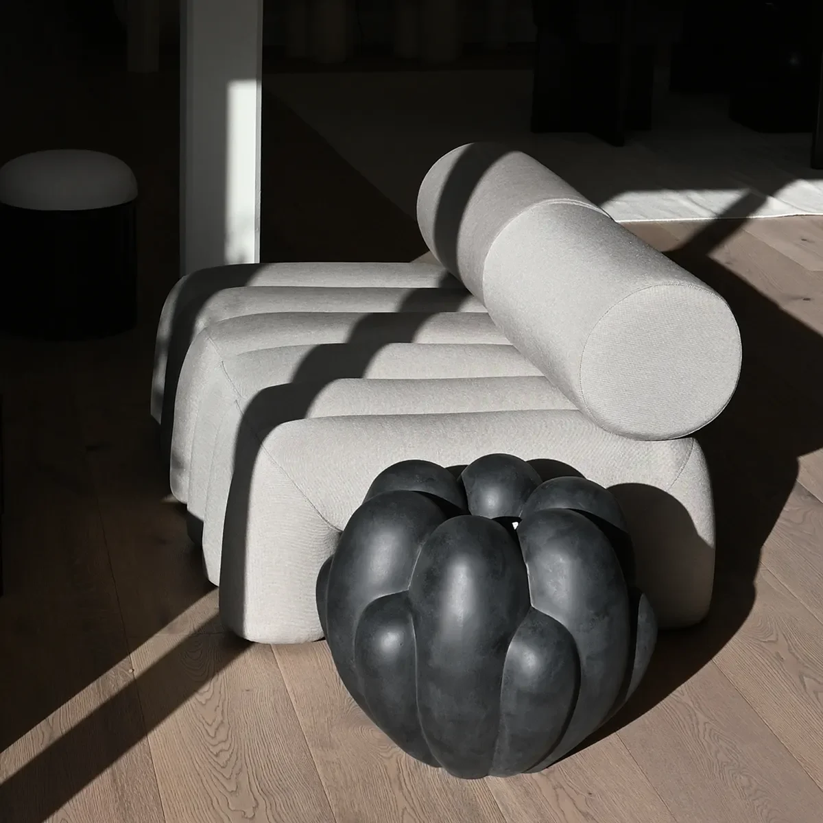 Håndlaget vase Bloom Big Black H44 cm