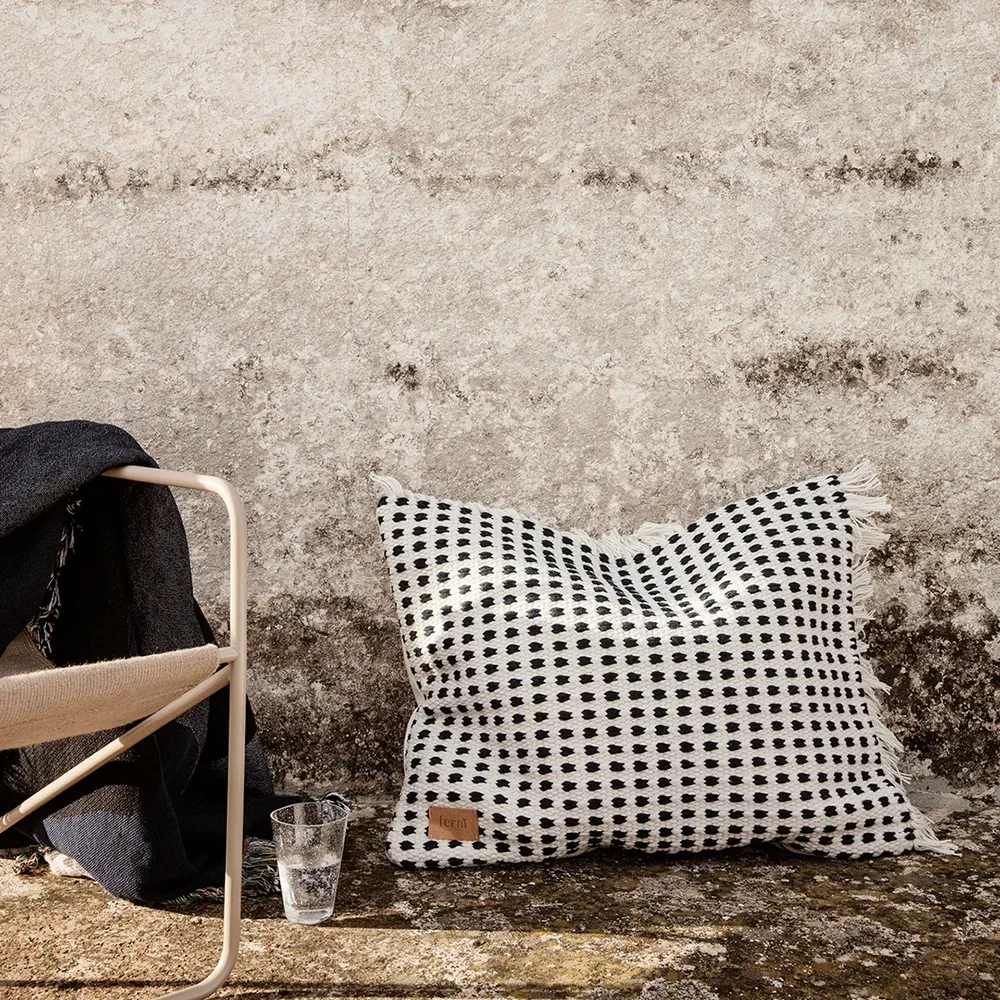 Way Cushion Rect. - Off-White/Blue