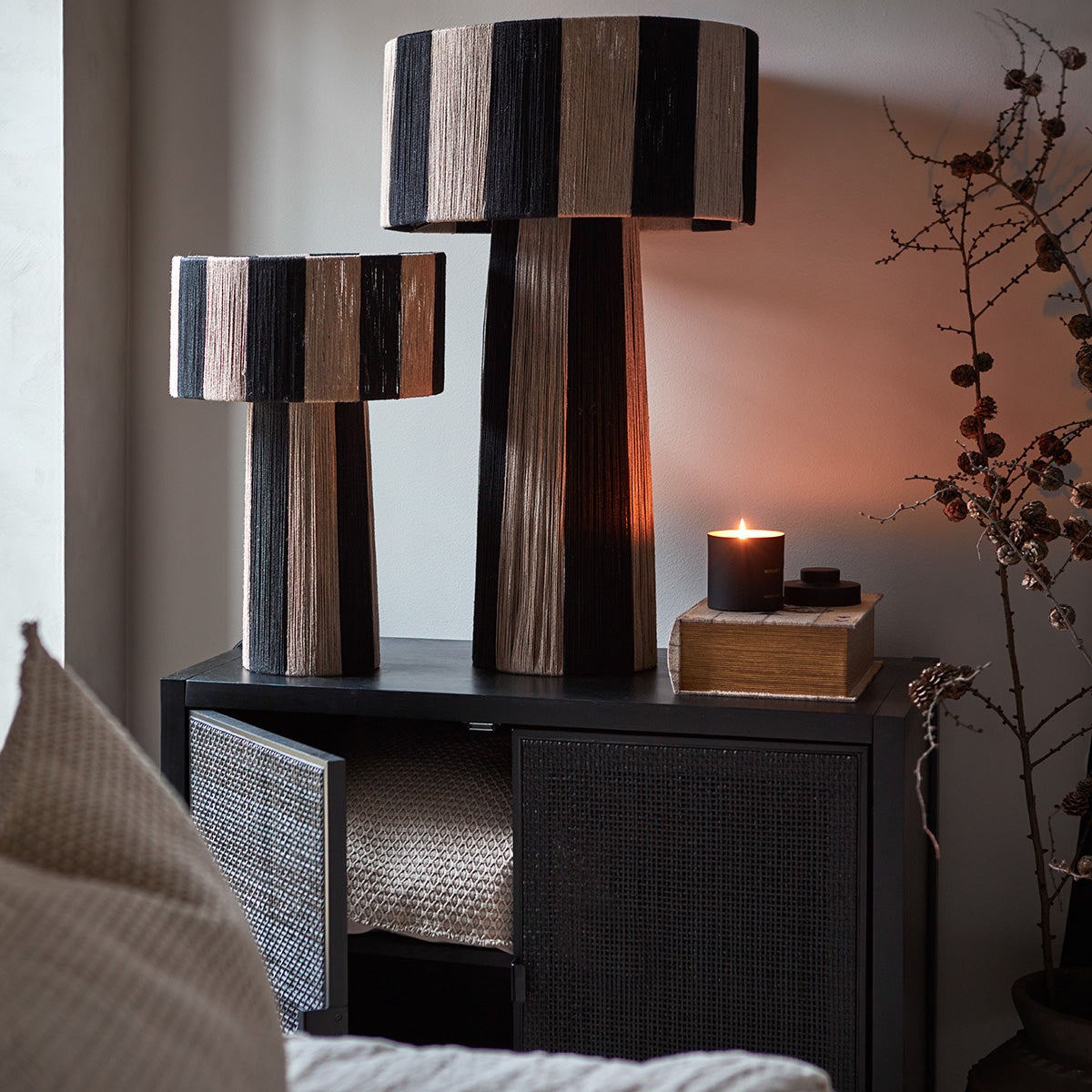  JULLAN bordlampe sort/natur 49 cm