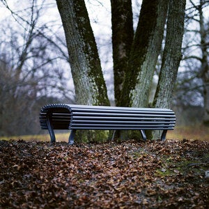 Jujol benk smal natur sortlasert mahogny