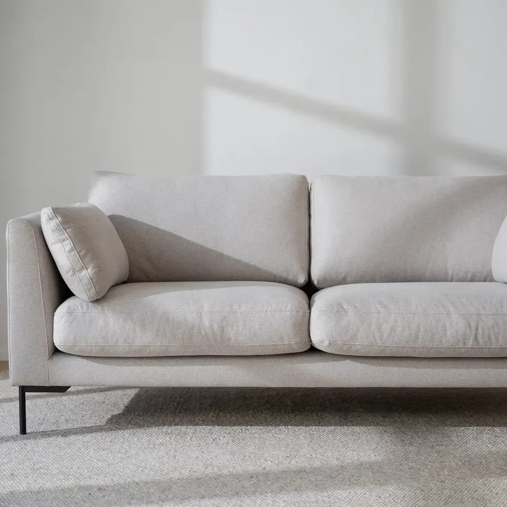 Corwin 2,5-seter sofa i stoff Rita Lys beige