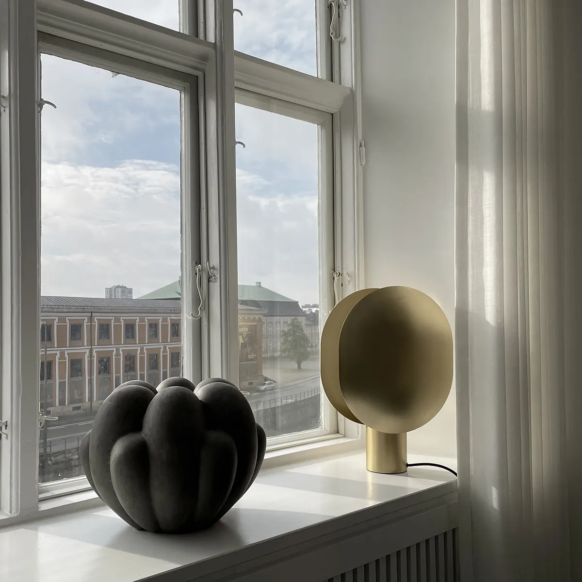 Håndlaget vase Bloom Mini Dark Grey H27 cm