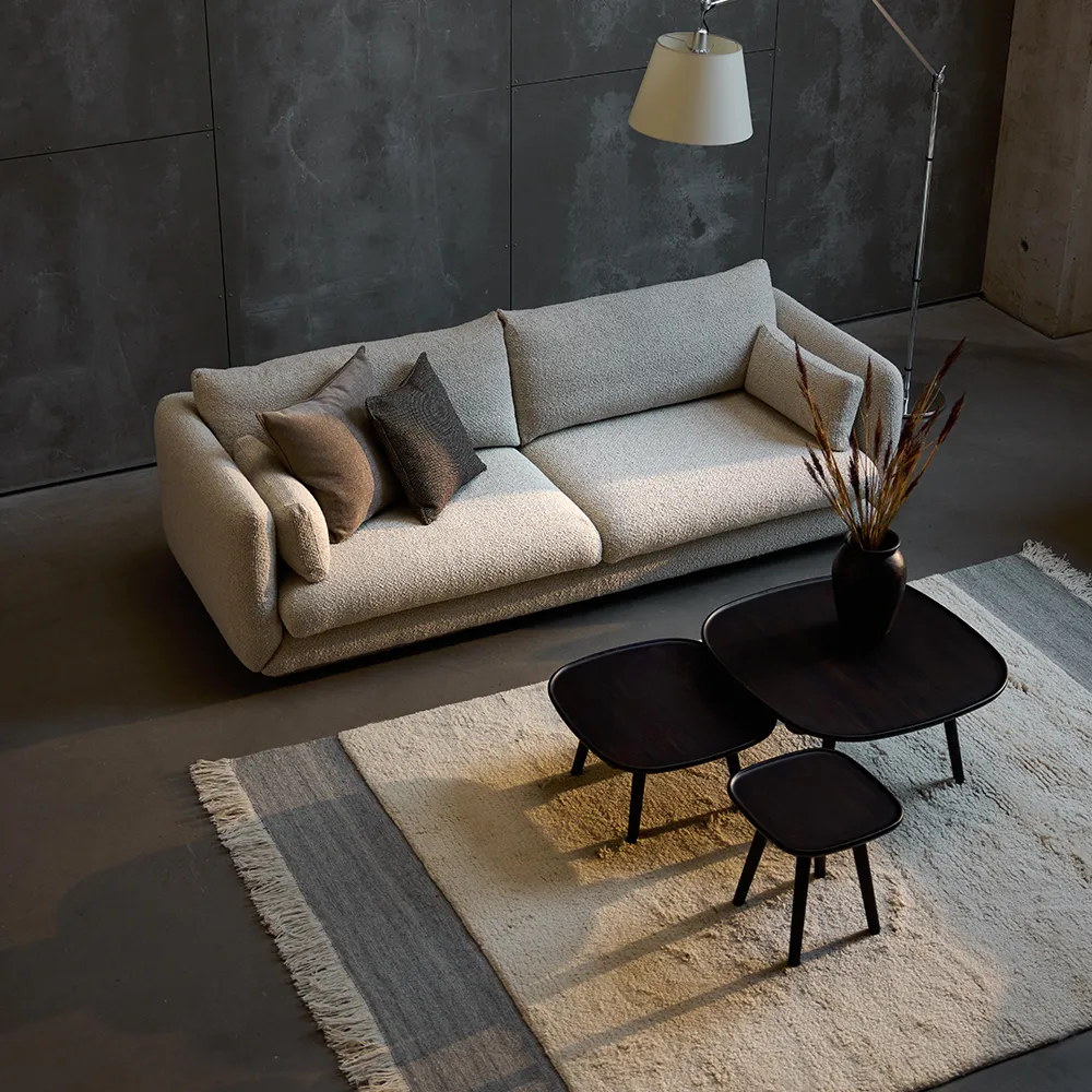 Bloom 2-seters sofa m/sokkel Sand