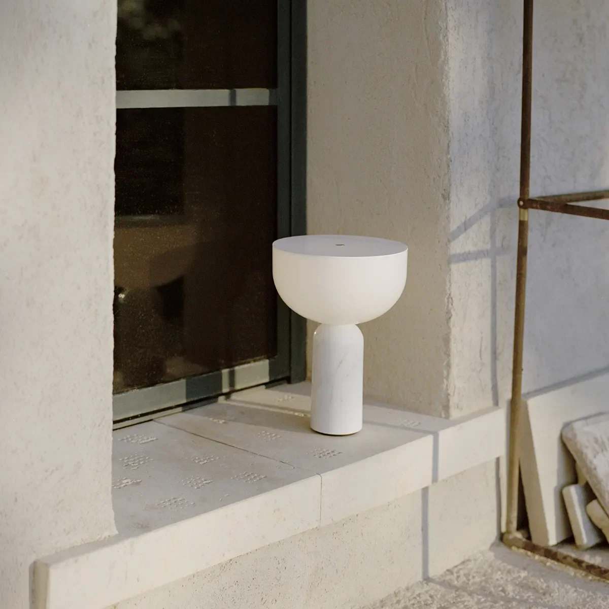 Kizu Bærbar bordlampe Hvit Marble