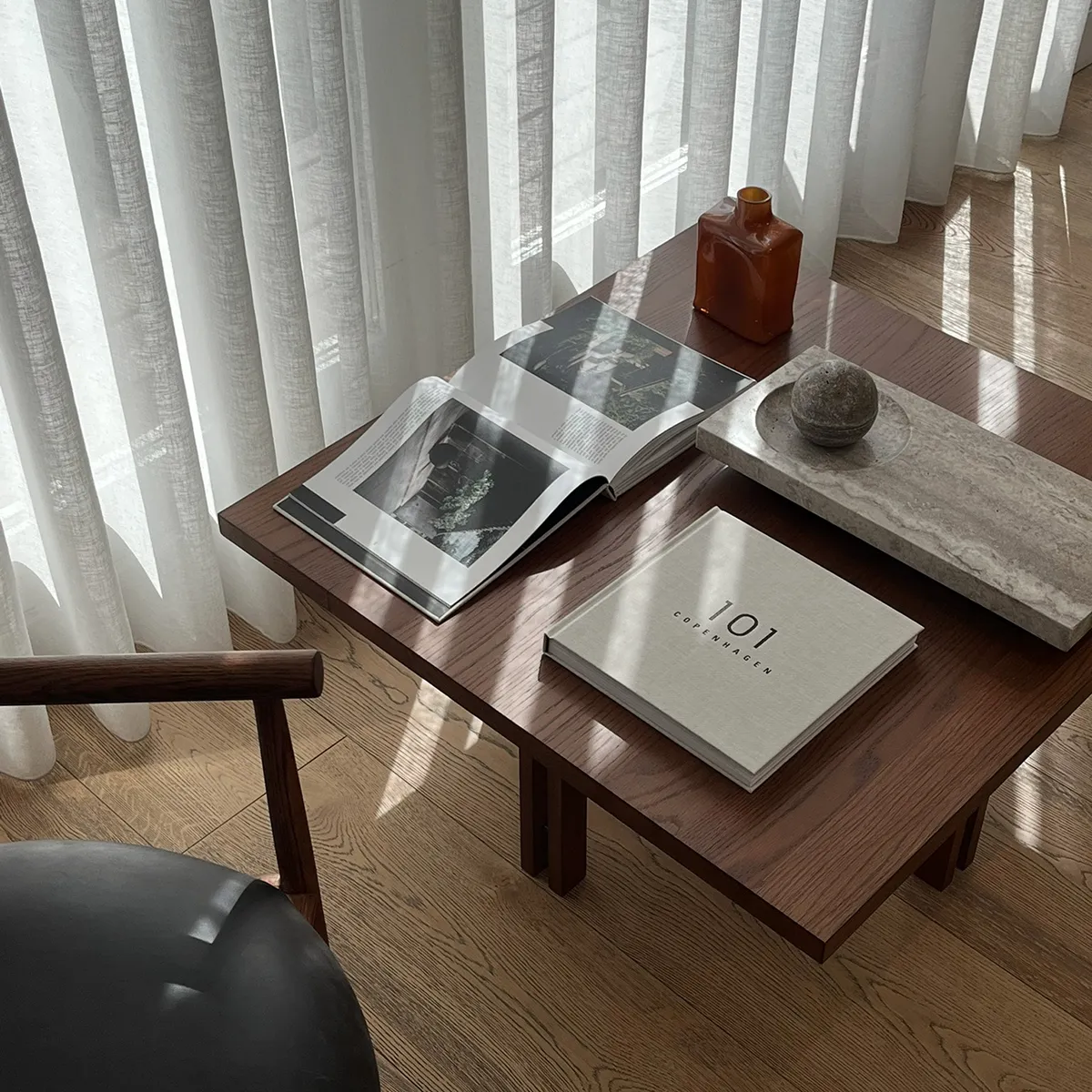 Sofabord i eik 80x80 Plinth Classic Brown Oak