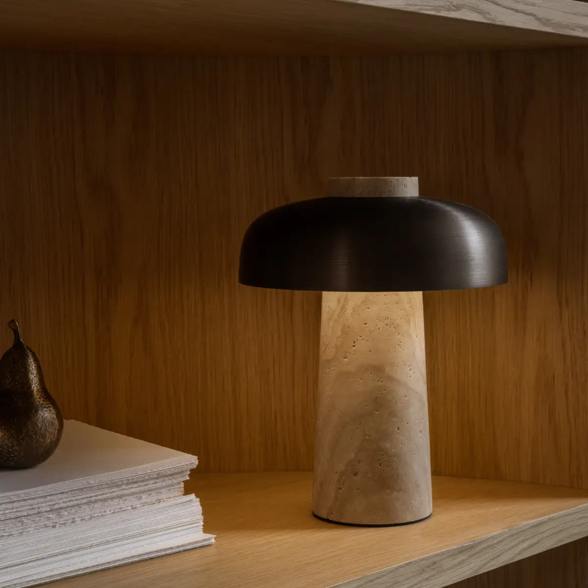 Reverse bærbar bordlampe Travertine, Sand/Alu., Bronzed