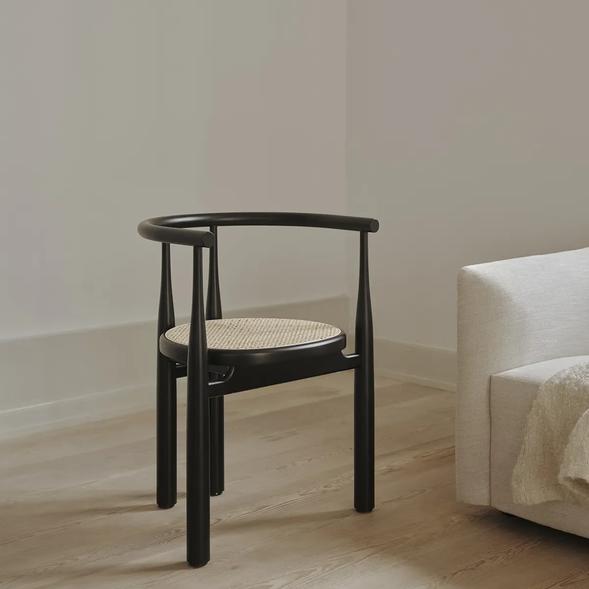 Spisestol Bukowski Rotting Black med armlener