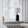 Woody bordlampe H: 56 cm svart/hvit