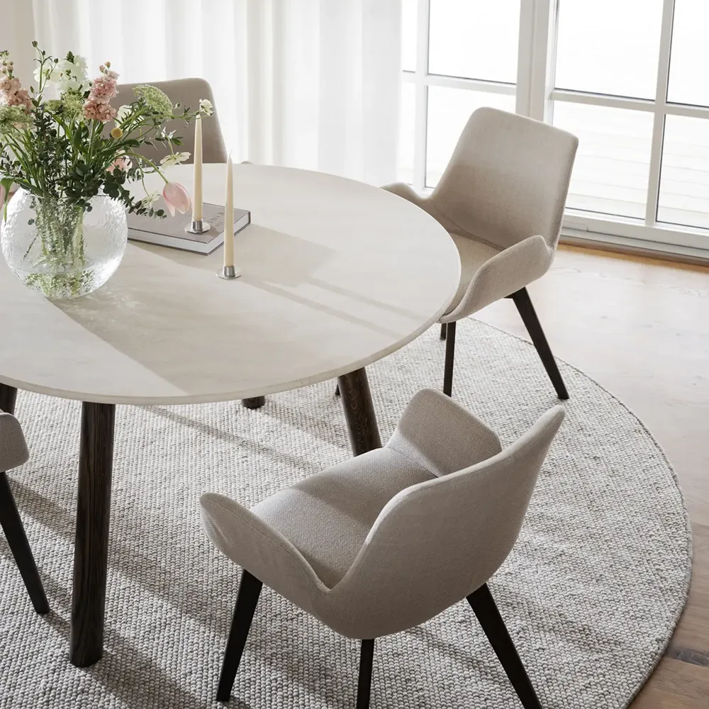 Taransay spisebord Ø125 cm beige travertin/brun eik