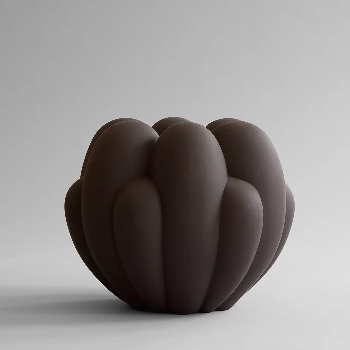 Håndlaget vase Bloom Big Chocolate Brown H44 cm