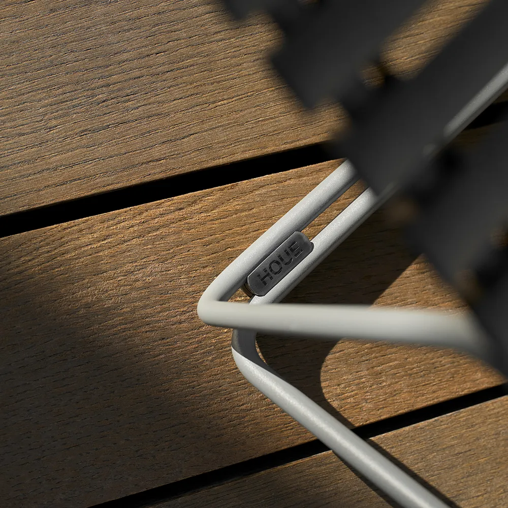 Click Adjustable chaise longue Pigeon blue. Frame: Grey