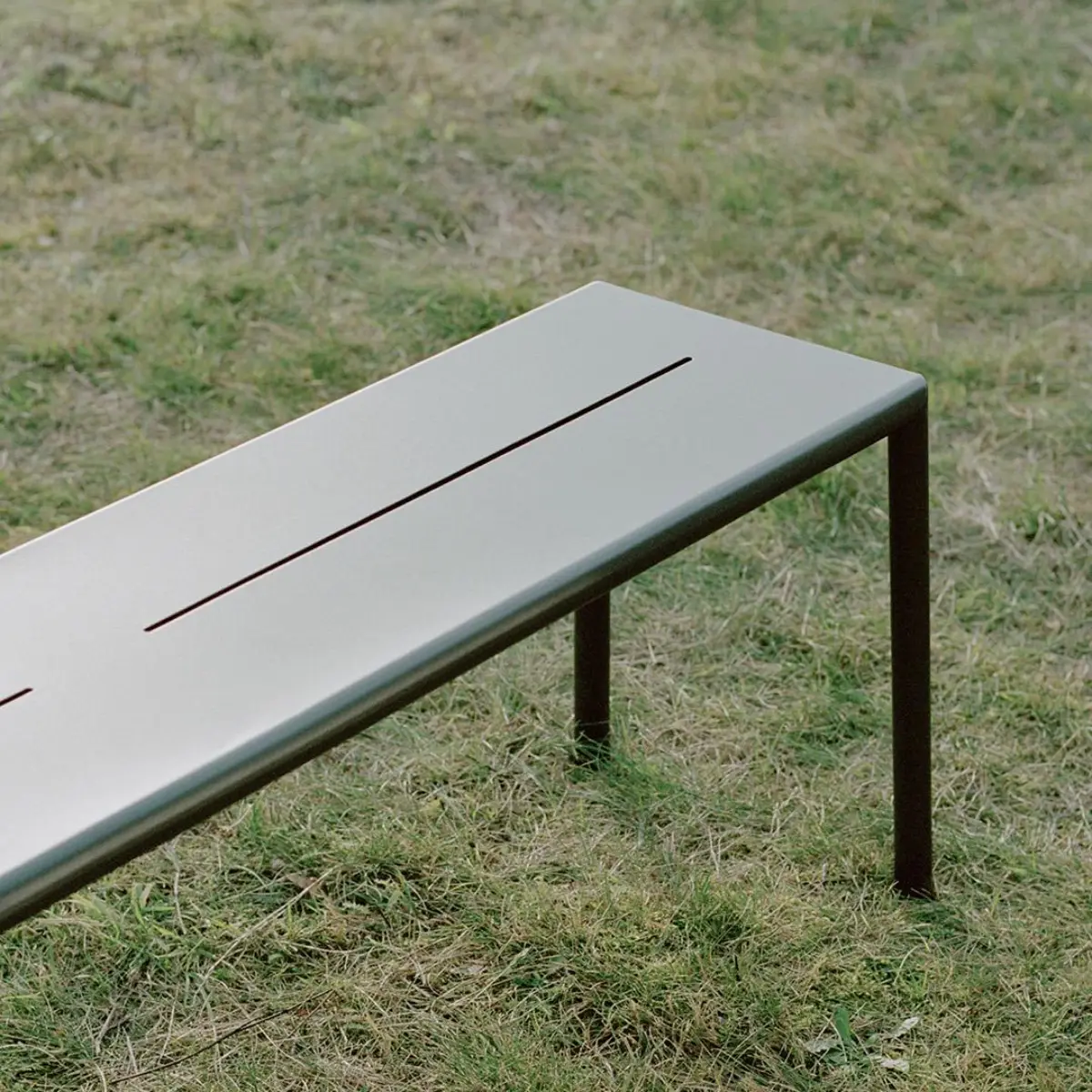 May Benk 140 x 35 Mørkegrønn
