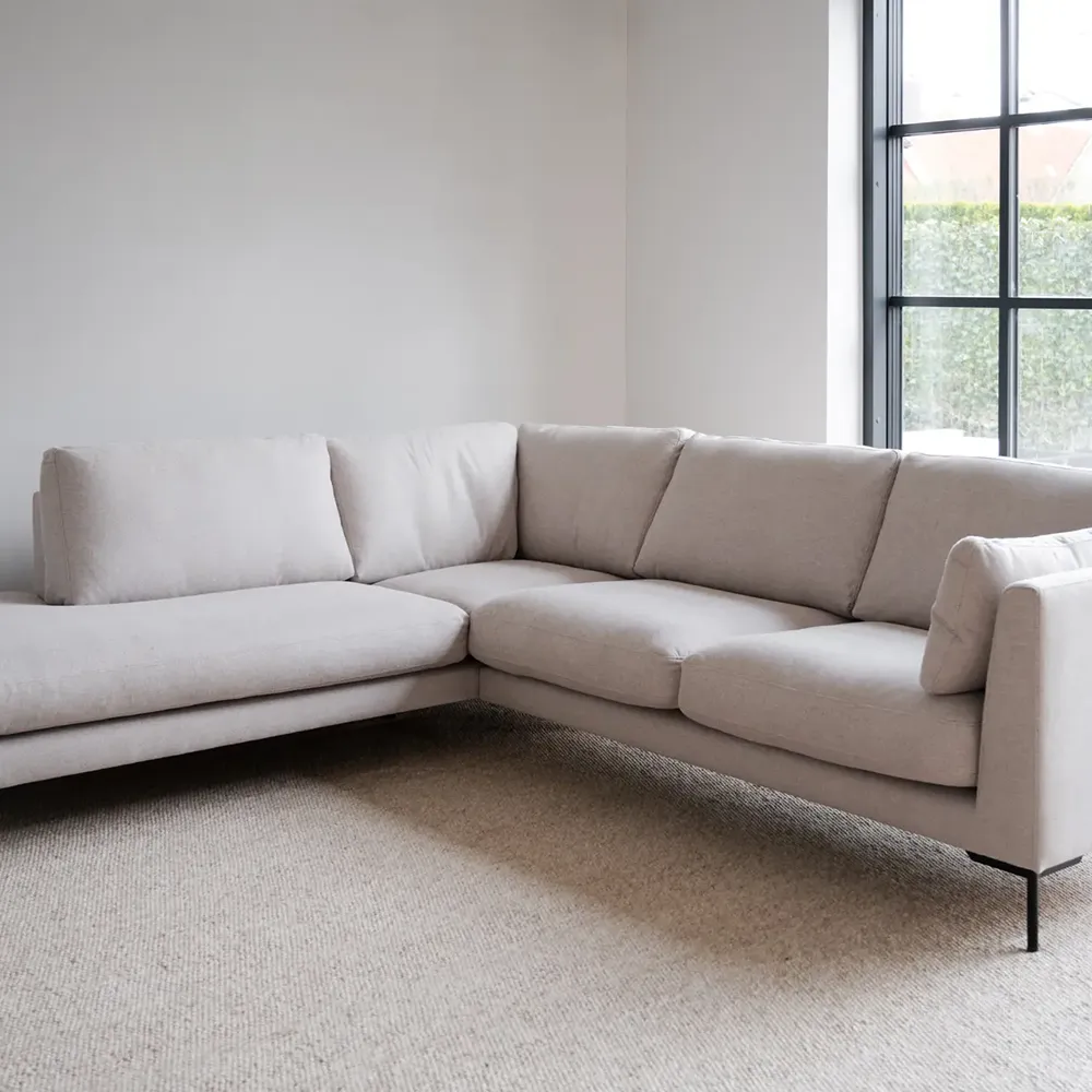 Corwin hjørnesofa 2,5+2,5-seter åpen ende venstre stoff Rita lys beige