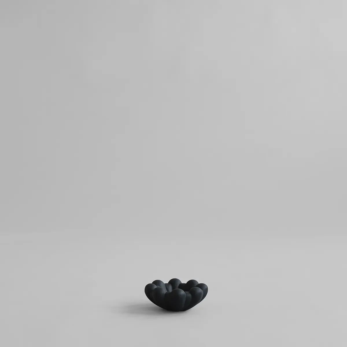 Håndlaget Dekorasjonsskål Bloom Black Ø 15,5 cm