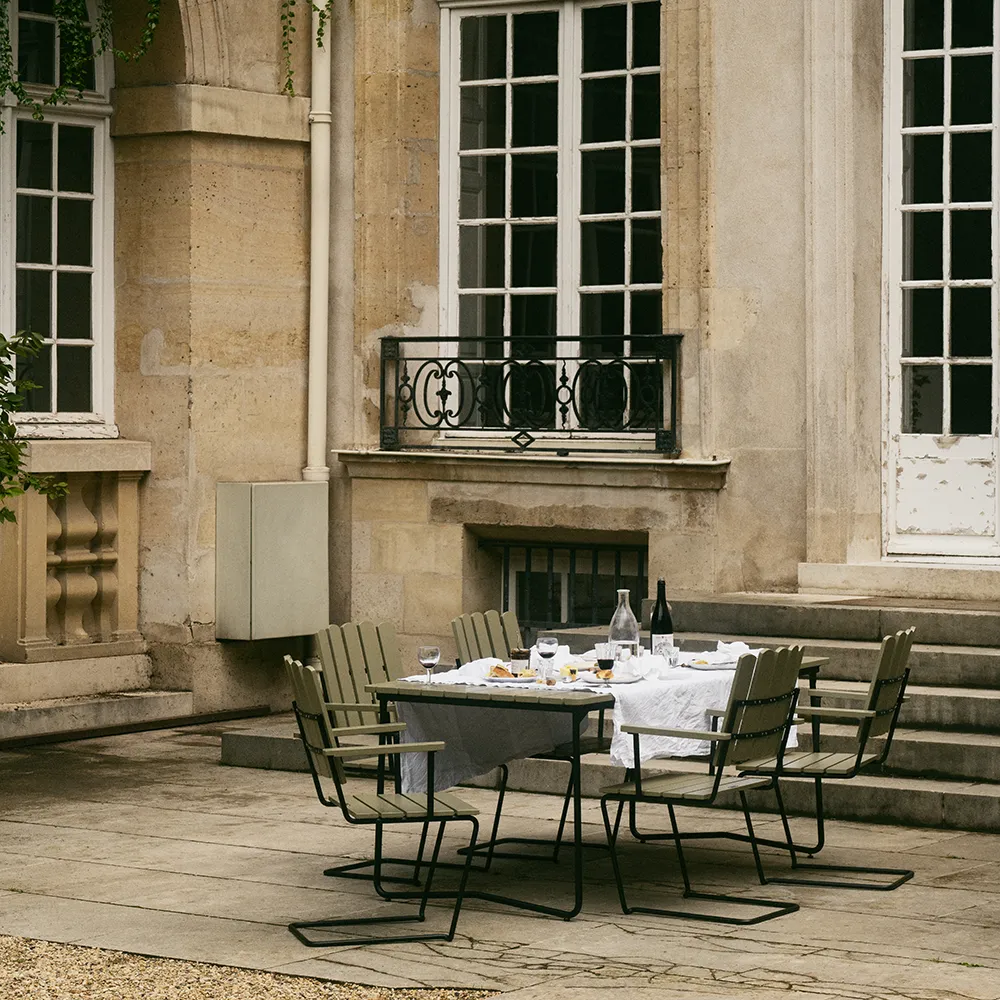 Bord B31 170 Grønnlakkert eik / Svart ramme