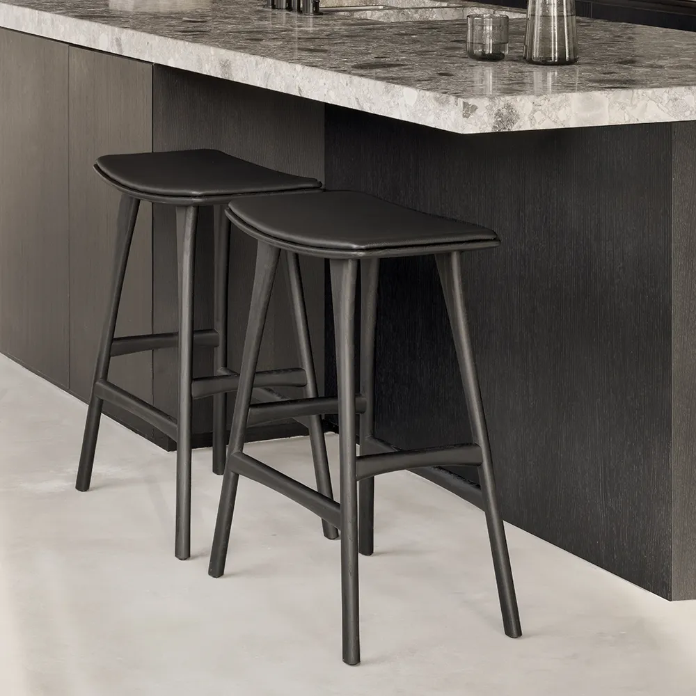Osso Barstol Lav Svartlakkert eik/Black leather