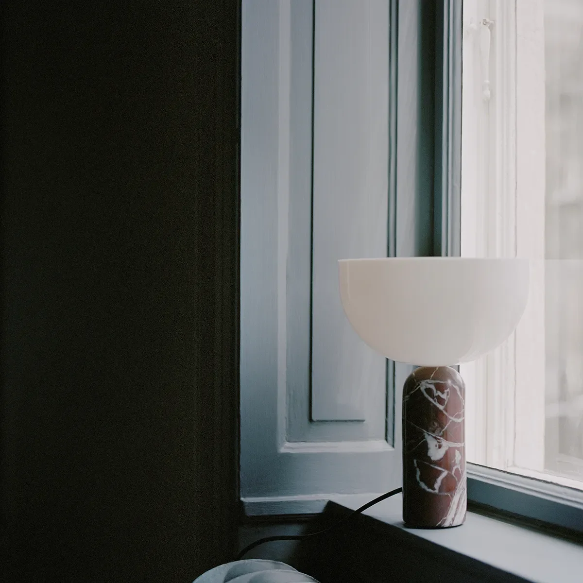Kizu Bordlampe Small Sort Marble EU