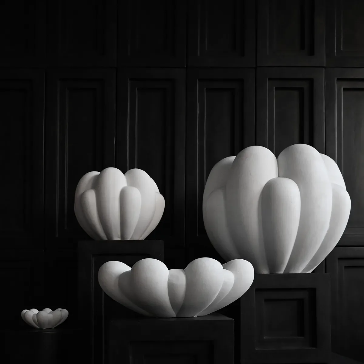 Håndlaget vase Bloom Big Bone White H44 cm