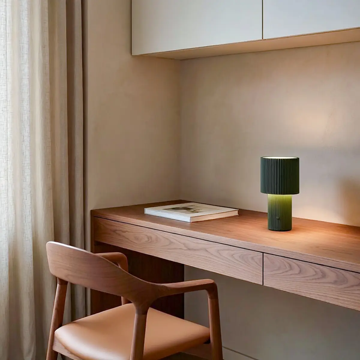 Iluma bærbar bordlampe Ø12,2 x H22,1 cm Metall olivengrønn