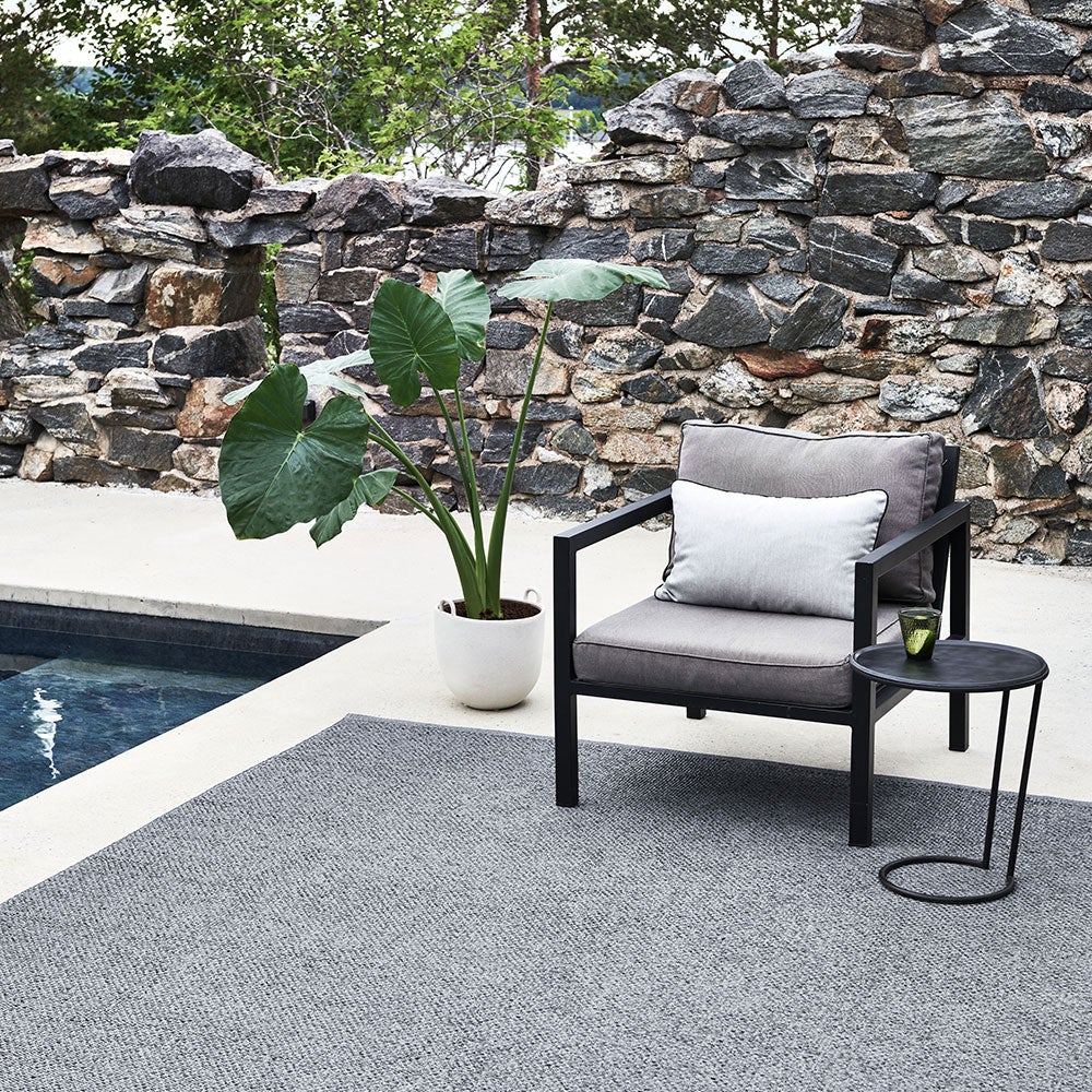 Svea matte 230x320 cm granit / black metallic 