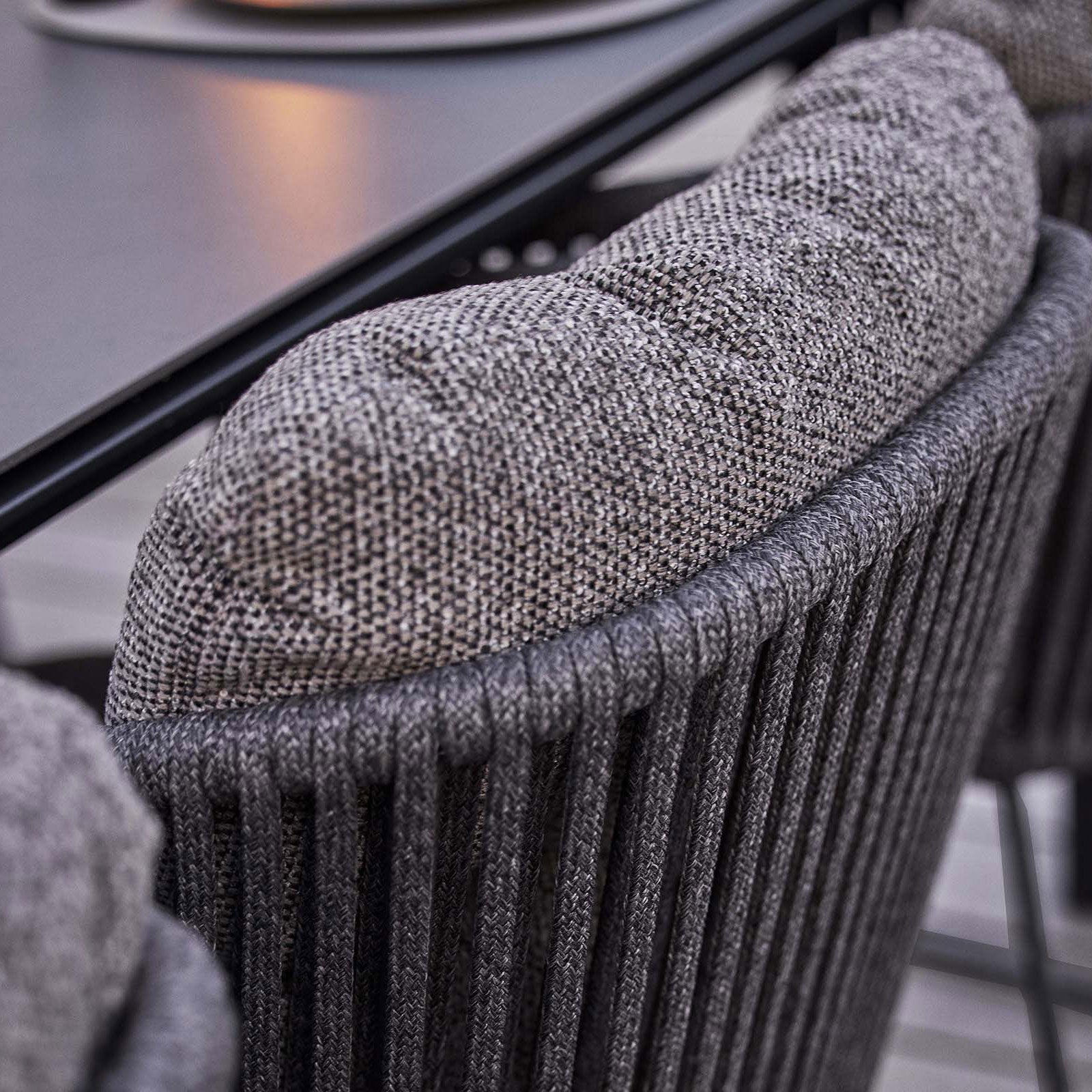 Moments Karmstol Mørk grå