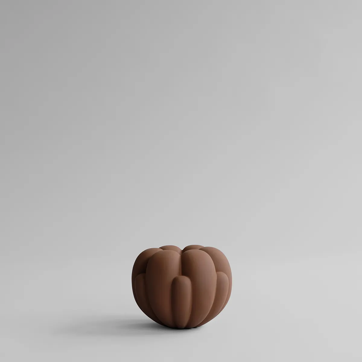 Håndlaget vase Bloom Petit Almond H18 cm