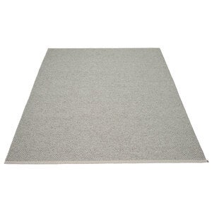 Svea matte 180x260 cm warm grey / granit metallic 