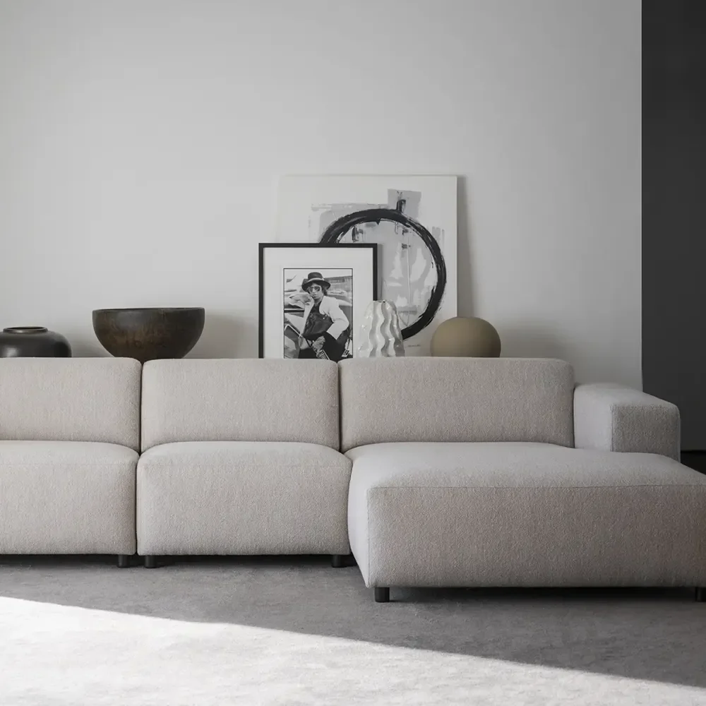 Willard sofa 4-seter sofa med chaiselong høyre stoff Alice lys beige