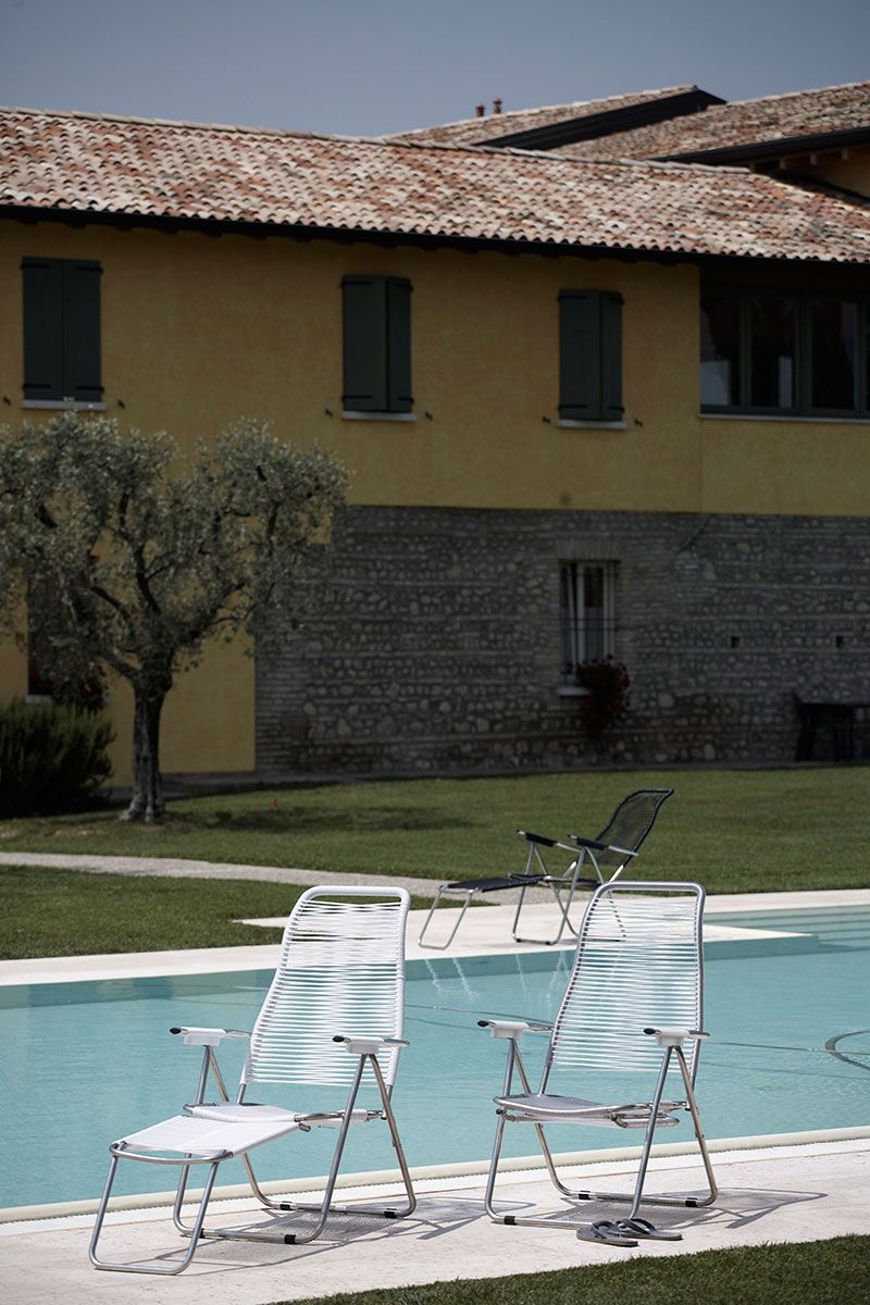 Spaghetti solstol hvit aluminium 