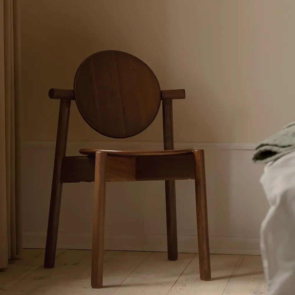 Spisestol i Valnøtt Heiko