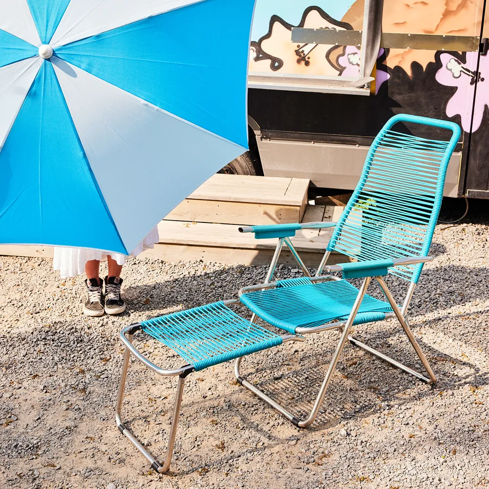 Spaghetti solstol i turquoise aluminium