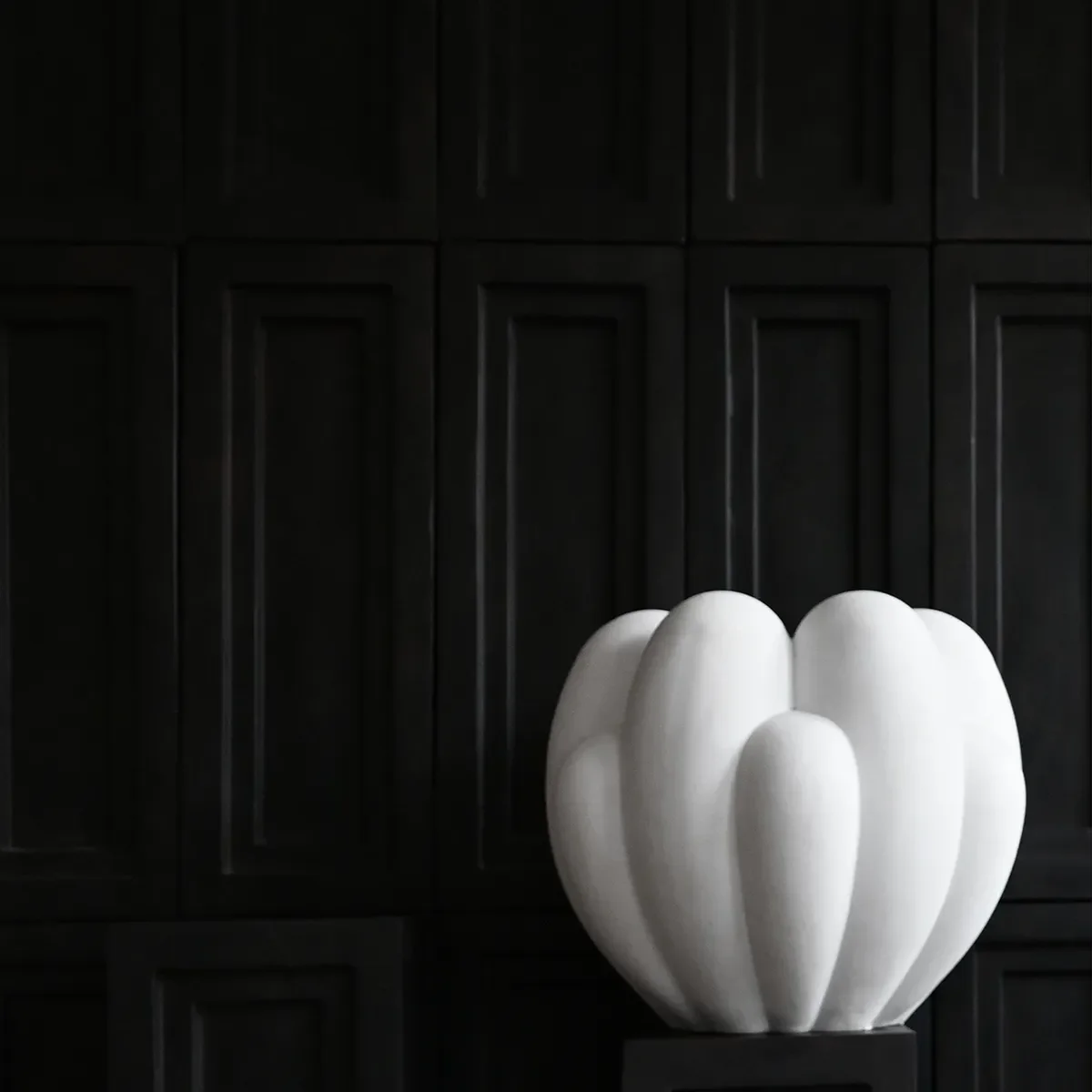 Håndlaget vase Bloom Big Bone White H44 cm