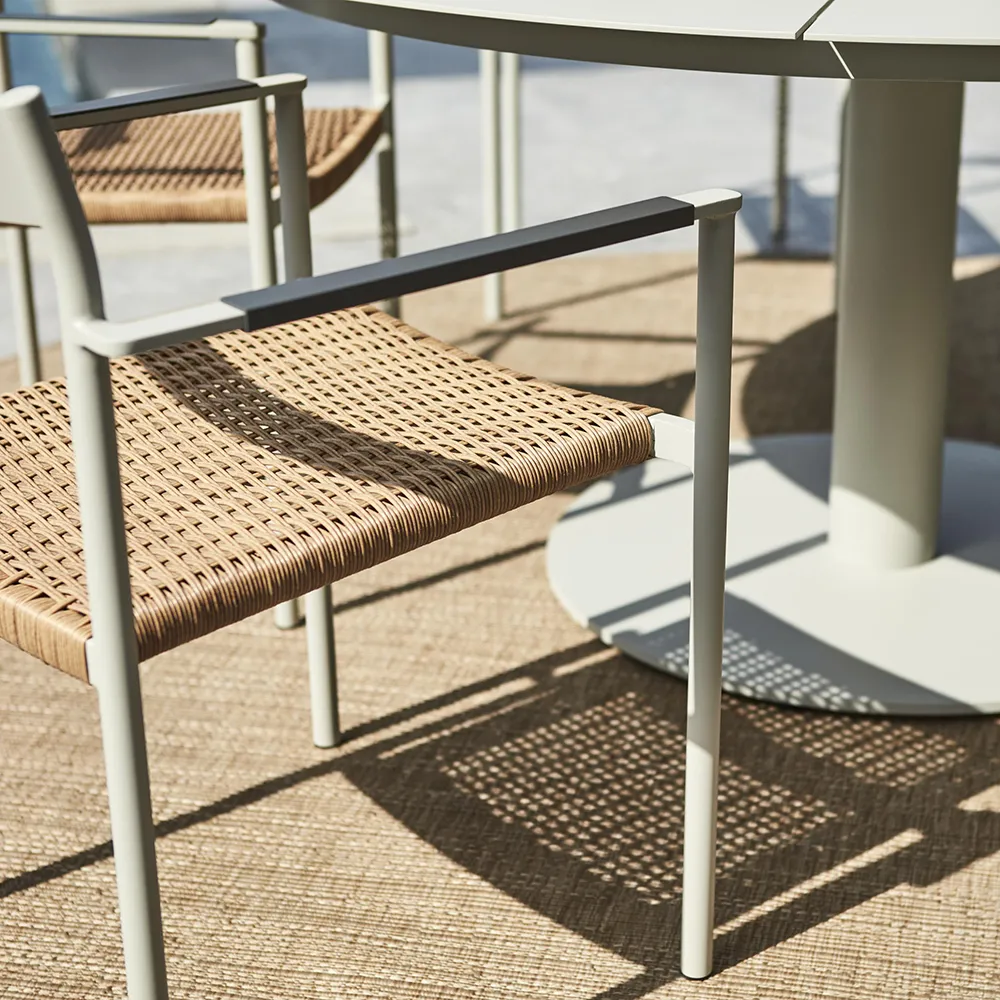 DK Stol med armlene light grey 