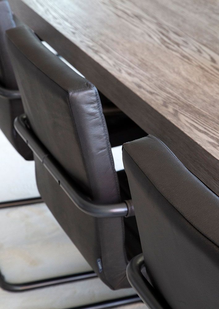 Sabina karmstol svart Artwood