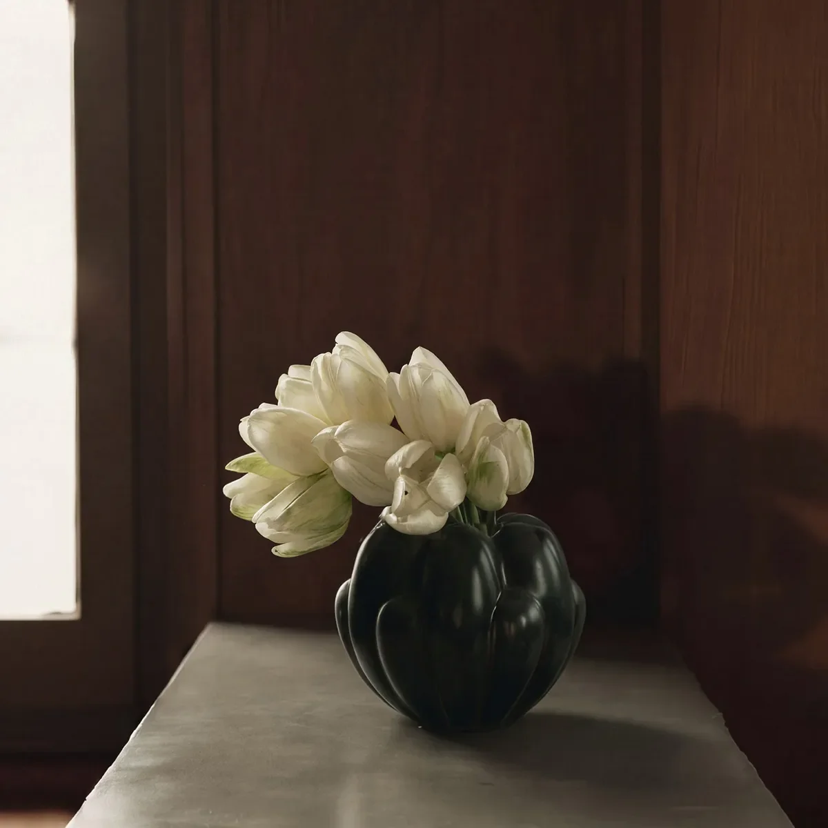 Håndlaget vase Bloom Petit Dark Green H18 cm