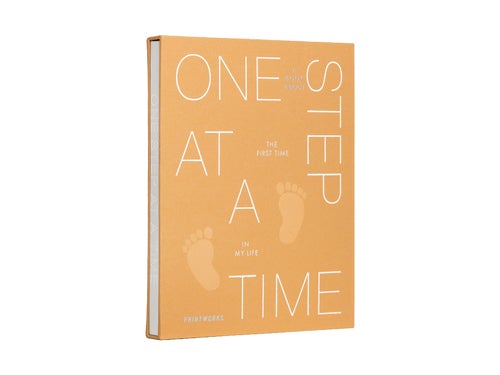 One Step at a Time -  En bok om den første tiden i livet