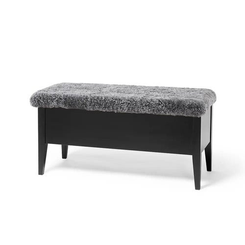 Klinte benk 90 cm svart ekte saueskinn