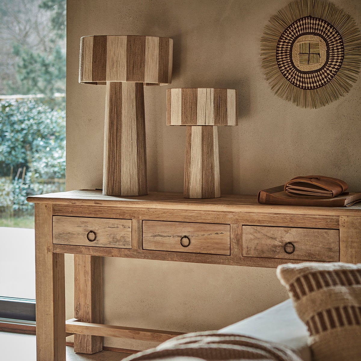  JULLAN bordlampe hvit/natur 72 cm