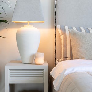 HAYDEN nattbord i eikefiner-Ivory mist