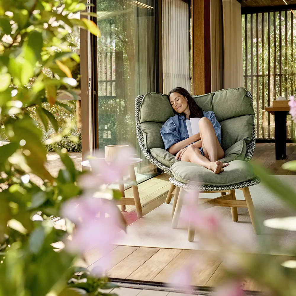 Mbrace wingchair teak AY5 teak 0205 alloro 0120