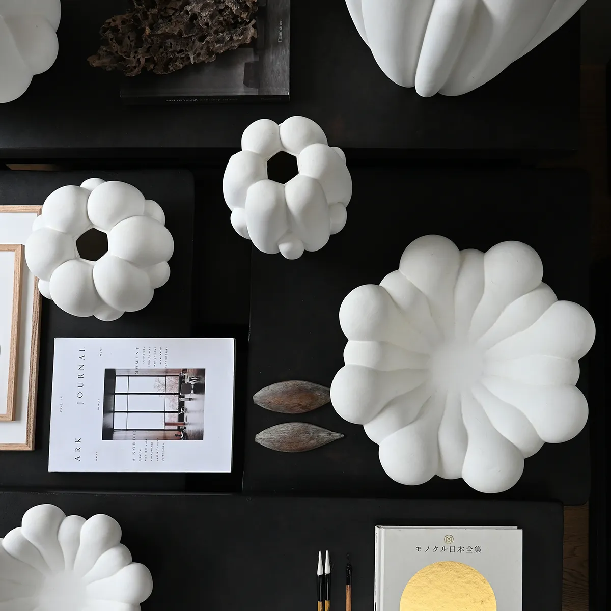 Håndlaget Dekorasjonsskål Bloom Bone White Ø 44 cm