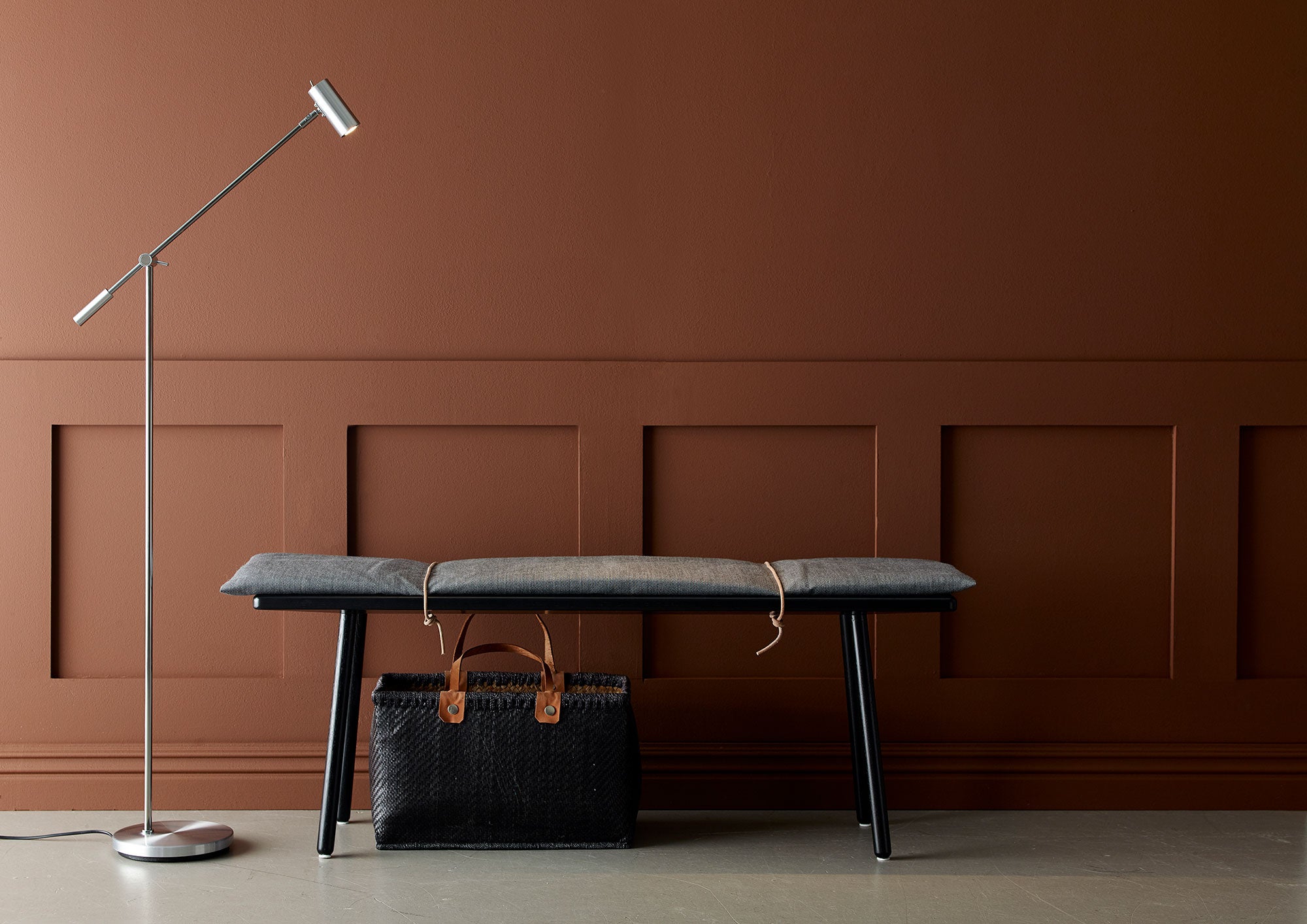 Cato gulvlampe dimbar aluminium