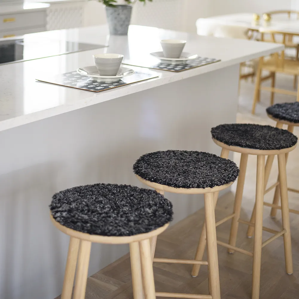 Curly forma siddehynde i fåreskind Dark Grey