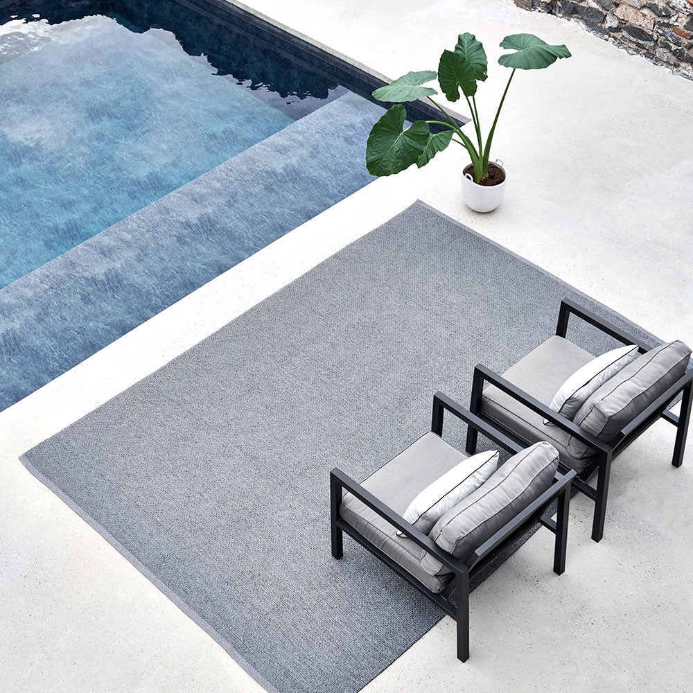 Svea matte 70x90 cm granit / black metallic 