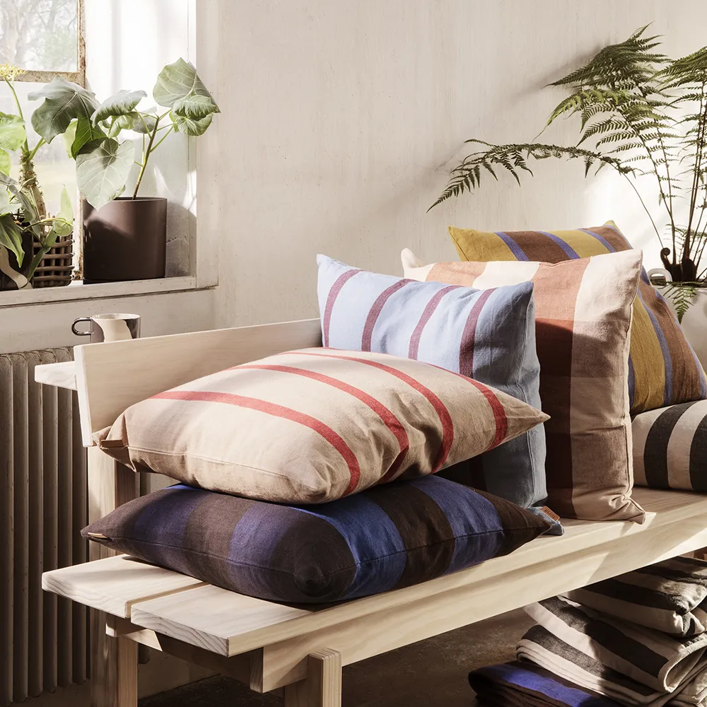 Grand Dekorativ pute - Faded Blue/Burgundy