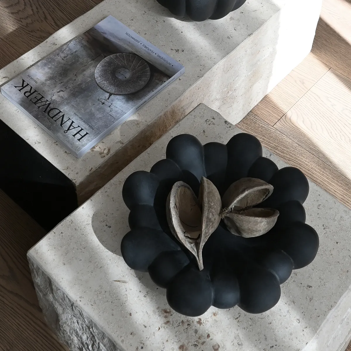Håndlaget Dekorasjonsskål Bloom Black Ø 28,5 cm