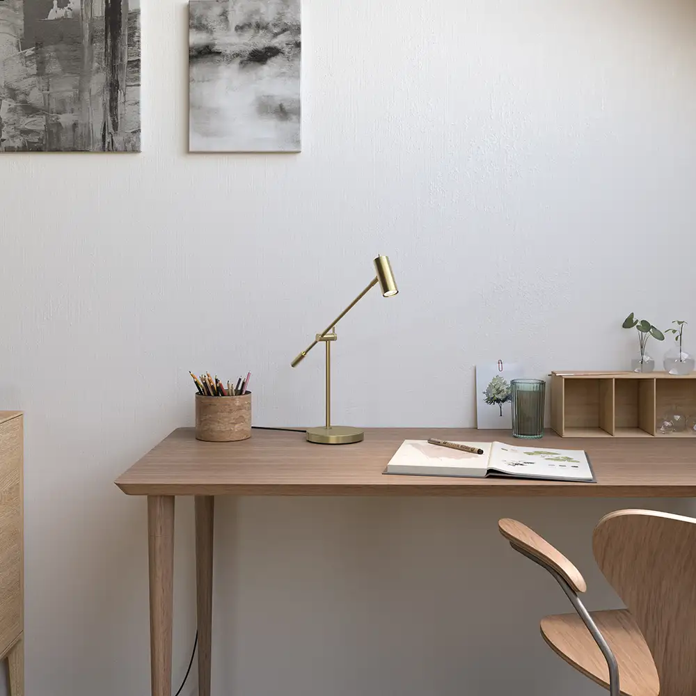 Cato bordlampe i polert messing