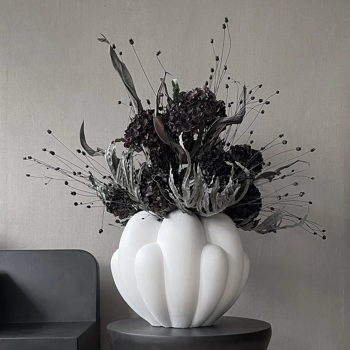 Håndlaget vase Bloom Big Bone White H44 cm