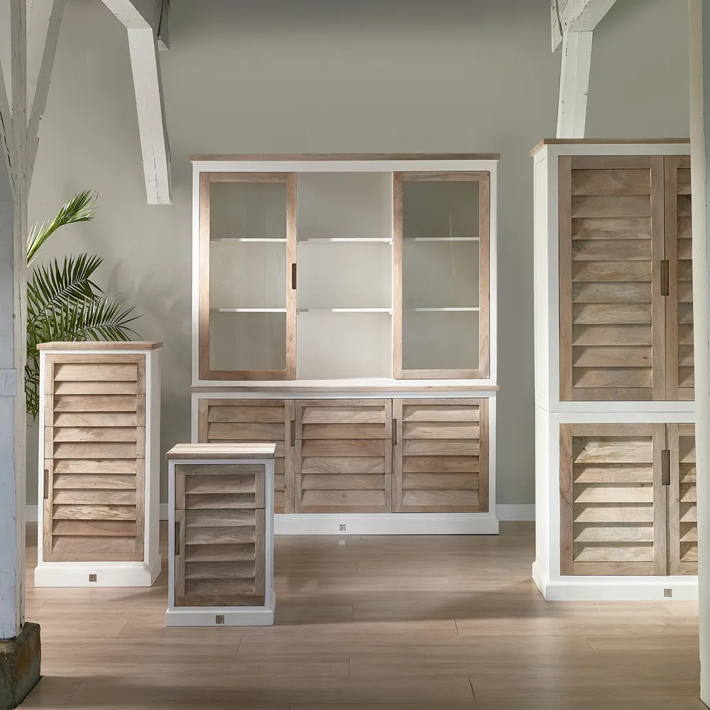  Pacifica garderobeskap